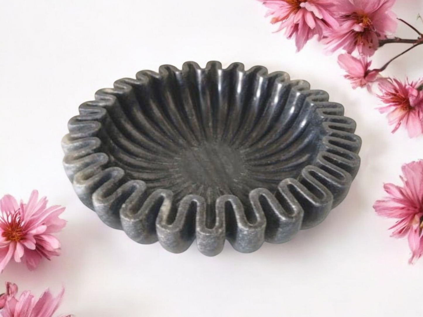 Black Ruffle Marble Scalloped Bowl